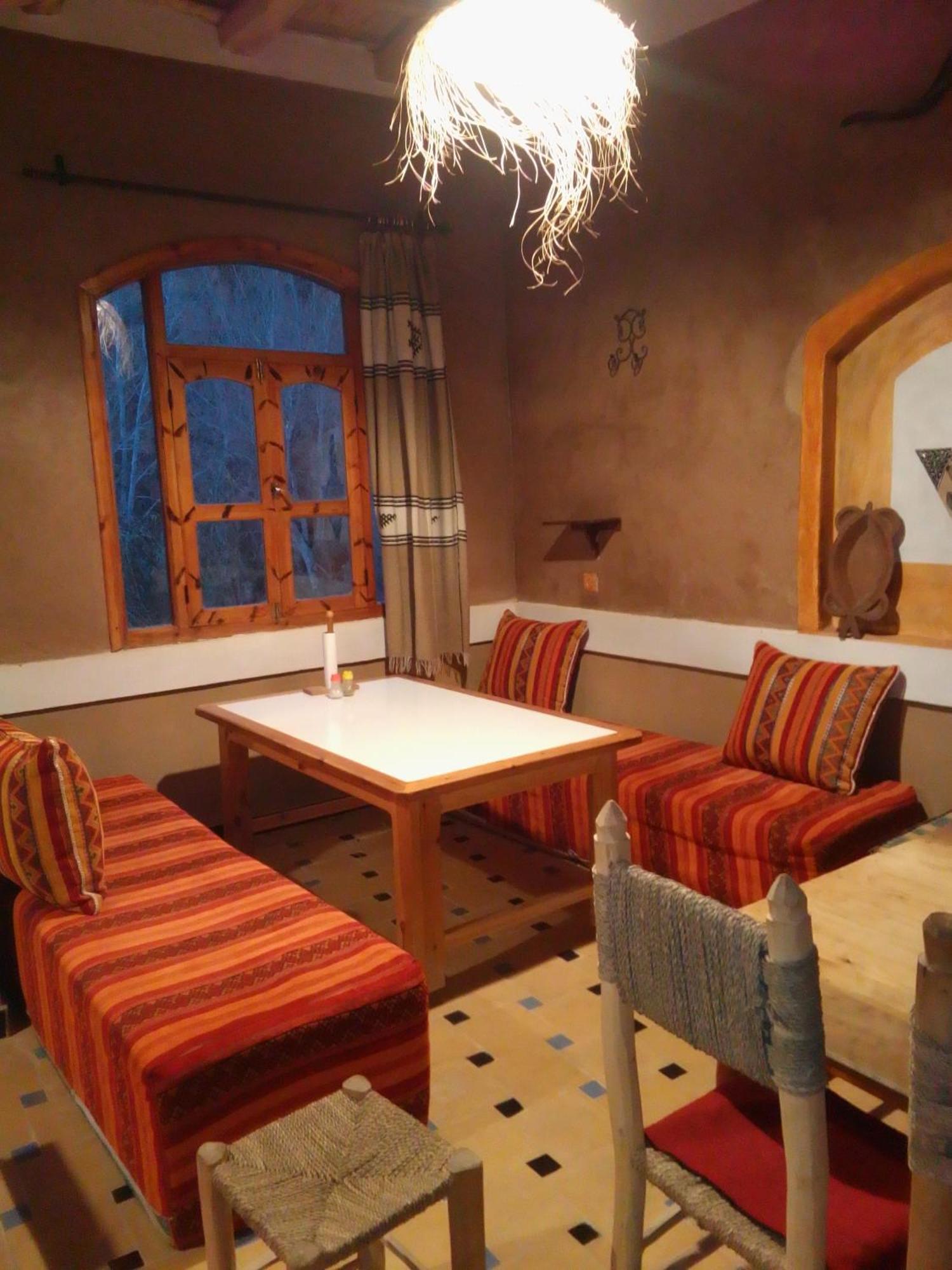 Riad Pizzeria Marhaba Akhendachou n'Ait Ouffi Номер фото